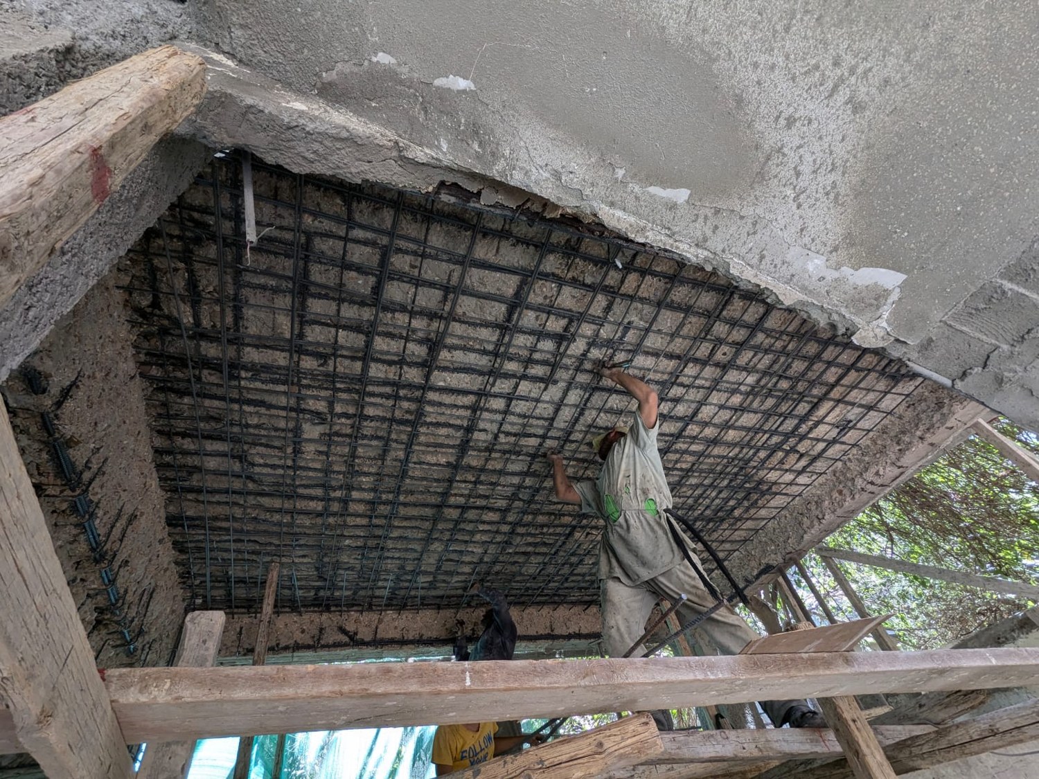 Slab jacketing reinforcement mesh